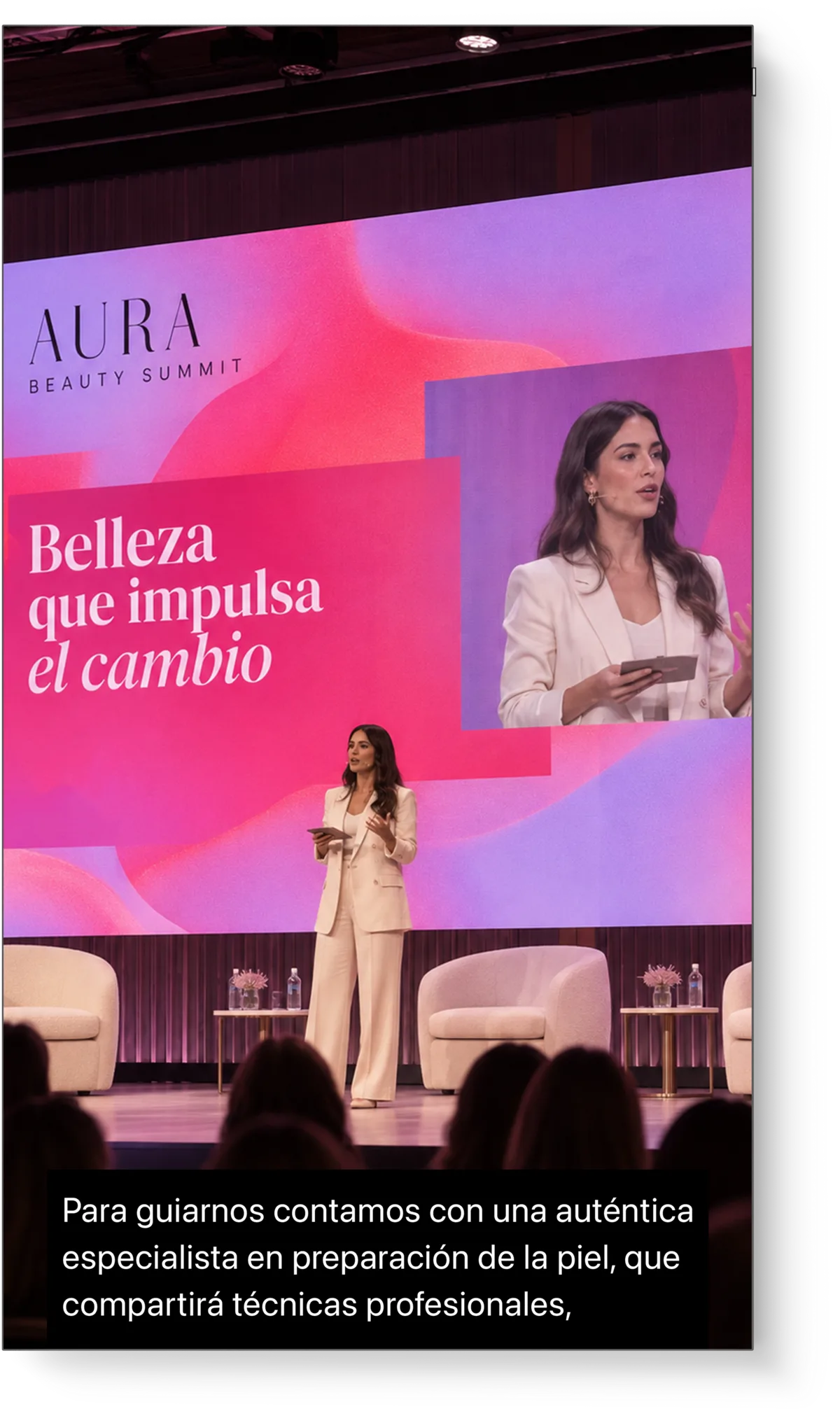 Vertical stage screen with live captions in Spanish